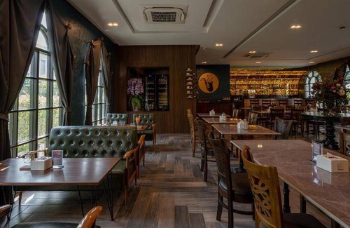 Racha Thewa Hotel | 28 m² Hotel ∙ 5 guests