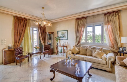 Monastiraki Resort | 280 m² Luxury rental ∙ 5 bedrooms ∙ 10 guests