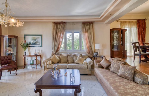 Monastiraki Resort | 280 m² Luxury rental ∙ 5 bedrooms ∙ 10 guests