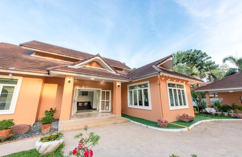 Nong Pla Lai Villa | 300 m² Villa ∙ 4 bedrooms ∙ 10 guests