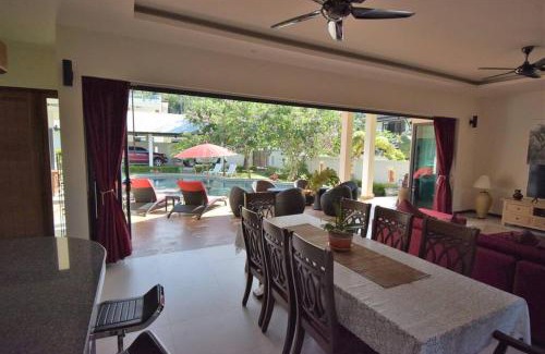 Bang Po Villa | 4 Bedroom Villa 4-30 seconds walk to the beach SDV025-By Samui Dream Villas