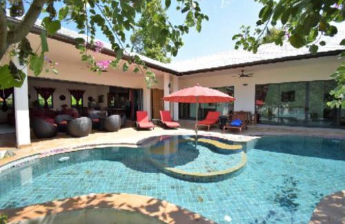 Bang Po Villa | 4 Bedroom Villa 4-30 seconds walk to the beach SDV025-By Samui Dream Villas