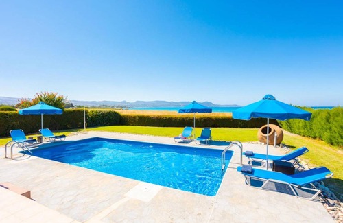 Polis Villa | 435 m² Villa ∙ 9 bedrooms ∙ 18 guests