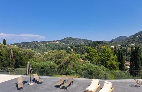 Dafnata Villa | 5 Bedroom Luxury Villa