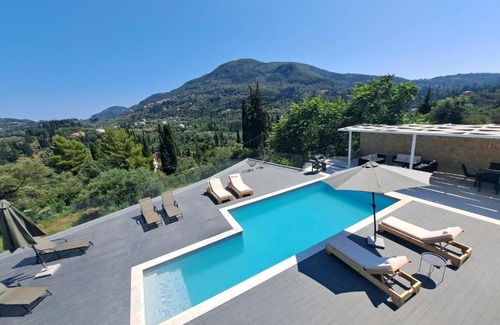 Dafnata Villa | 5 Bedroom Luxury Villa