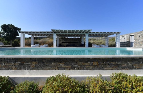 Naousa Villa | 570 m² Villa ∙ 8 bedrooms ∙ 16 guests