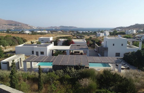 Naousa Villa | 570 m² Villa ∙ 8 bedrooms ∙ 16 guests