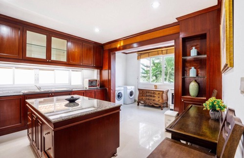 Ratsada Villa | 590 m² Villa ∙ 6 bedrooms ∙ 14 guests