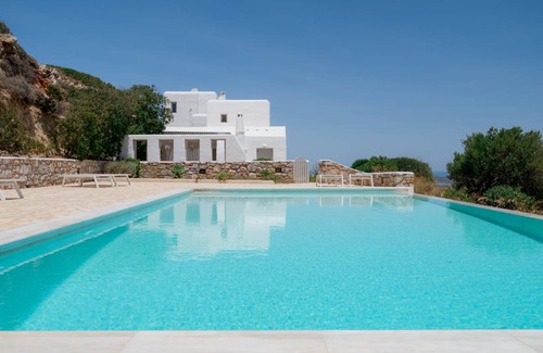 Paros Villa | 630 m² Villa ∙ 12 bedrooms ∙ 24 guests