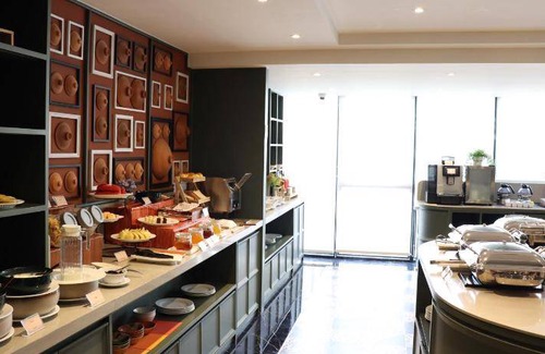 Ploenchit Hotel | 65 m² Hotel ∙ 2 bedrooms ∙ 127 guests