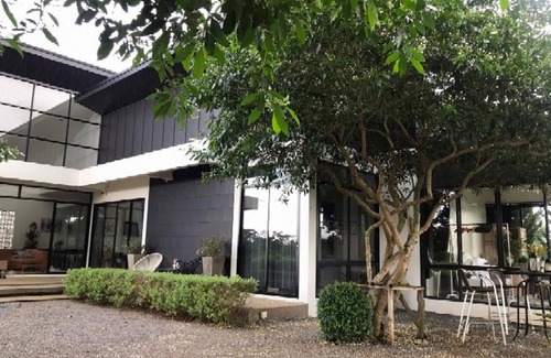 Chiang Rai House | 652 m² House ∙ 2 bedrooms ∙ 5 guests