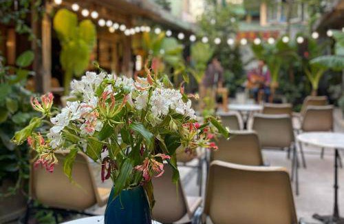 Thanon Phetchaburi Hotel | 70 m² Hotel ∙ 4 guests