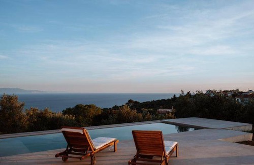 Loutsa Villa | 70 m² Villa ∙ 1 bedroom ∙ 4 guests