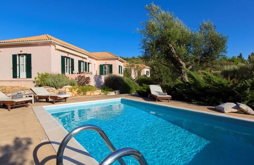 Ithaki Villa | 79 m² Villa ∙ 2 bedrooms ∙ 4 guests