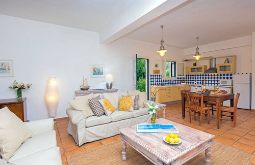 Ithaki Villa | 79 m² Villa ∙ 2 bedrooms ∙ 4 guests