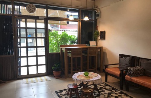 Thanon Nakhon Chai Si House | 80 m² House ∙ 2 bedrooms ∙ 4 guests