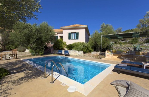 Ithaki Villa | 95 m² Villa ∙ 2 bedrooms ∙ 4 guests