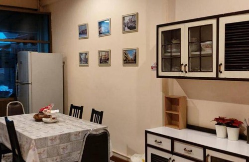 Thanon Phetchaburi House | 96 m² House ∙ 3 bedrooms ∙ 14 guests
