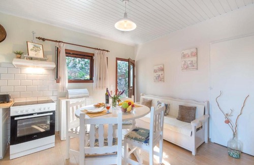 Longos Apartment | Aglaia