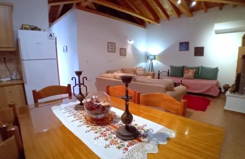 Vamvakou Villa | Anna's Village House in Tsintzina