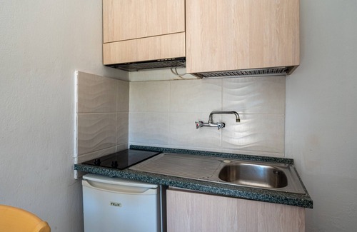 Molos Apartment | Apartment 'Alykes Family Resort Double Room 1' with Balcony, Wi-Fi and Air Conditioning