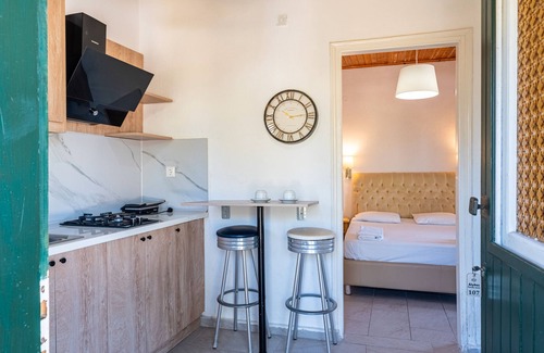 Molos Apartment | Apartment 'Alykes Family Resort Triple Room 1' with Balcony, Wi-Fi and Air Conditioning
