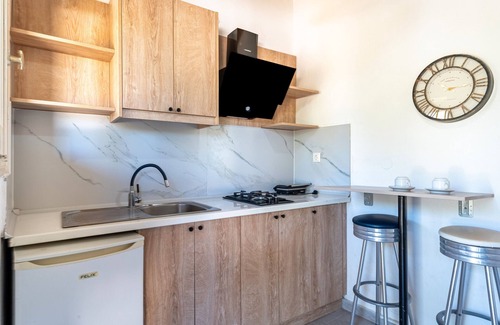 Molos Apartment | Apartment 'Alykes Family Resort Triple Room 1' with Balcony, Wi-Fi and Air Conditioning