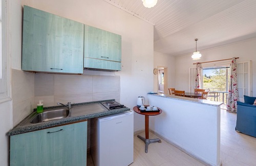 Molos Apartment | Apartment 'Alykes Family Resort Quadrum 1' with Balcony, Wi-Fi and Air Conditioning