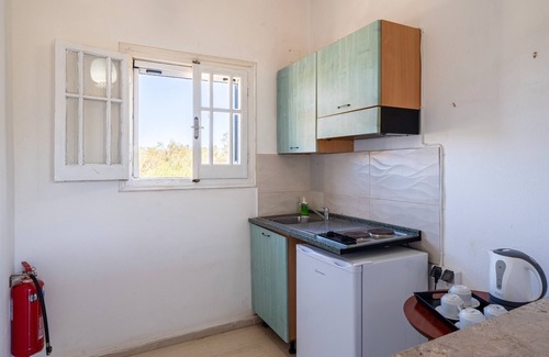 Molos Apartment | Apartment 'Alykes Family Resort Quadrum 1' with Balcony, Wi-Fi and Air Conditioning