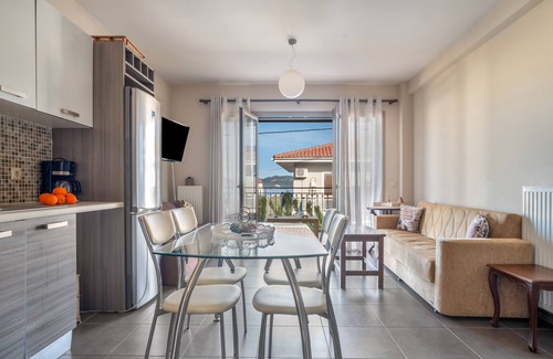 Karavomylos Apartment | Apartment 'D' Angelo 3' with Balcony, Wi-Fi and Air Conditioning