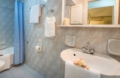 Argassi House | Apartment 'Family' with Mountain View, Shared Pool and Wi-Fi