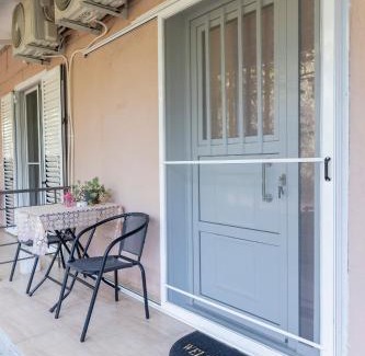 Kamena Vourla Apartment | Apartment's Theodoros