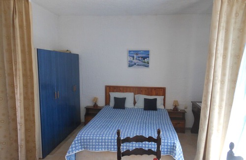 Agia Marina Apartment | Appartementhaus Renate in Agia Marina, 40m² Appartements mit Balkon und Garten