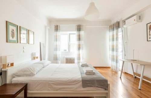 Kypseli Apartment | AthensHomes Friends AND Families Comfort 5Br-3Ba