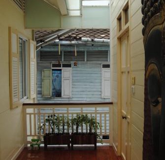 Wat Bowon Niwet Hostel | Baan Dinso