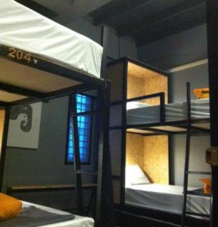 Wang Burapha Phirom Hostel | Bangkok Bed and Bike