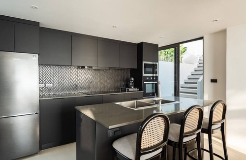 Ang Thong Villa | Beachfront 5BR Sunset Villa w/Staff & Saltwater Infinity Pool