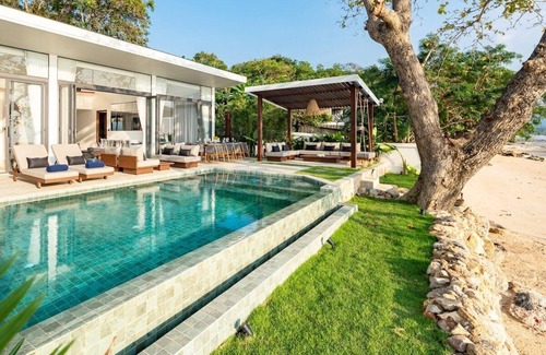 Ang Thong Villa | Beachfront 5BR Sunset Villa w/Staff & Saltwater Infinity Pool