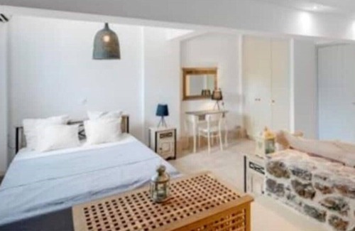 Posidonia Apartment | Beachfront House(2) w/Pool