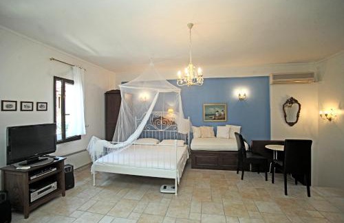 Afytos Apartment | Beautiful Studio in traditional Afytos Halkidiki-UVC sterilized