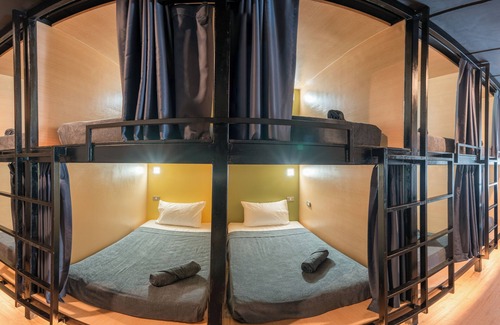 Talat Yai Hostel | Black Panther Hostel