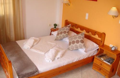 Tinos Town Apartment | Boussetil Rooms CapAnMat