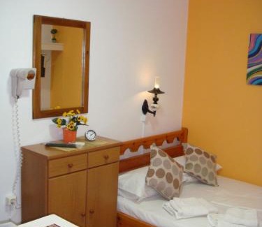 Tinos Town Apartment | Boussetil Rooms CapAnMat