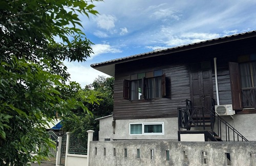 Chiang Mai House | Breeze Through · Peaceful 2 Store 2BR Wooden House in The Charming Wat Kaet
