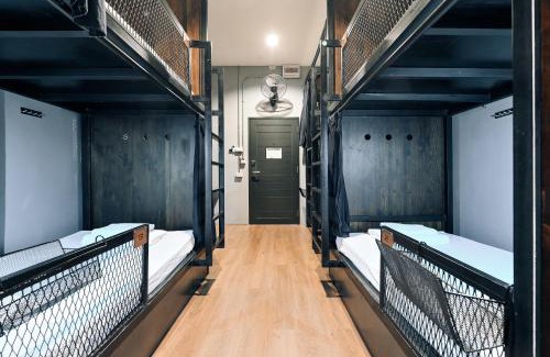 Ratchathewi Hostel | Castle Black Bangkok