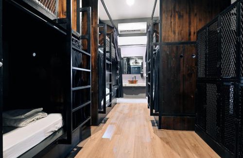 Ratchathewi Hostel | Castle Black Bangkok