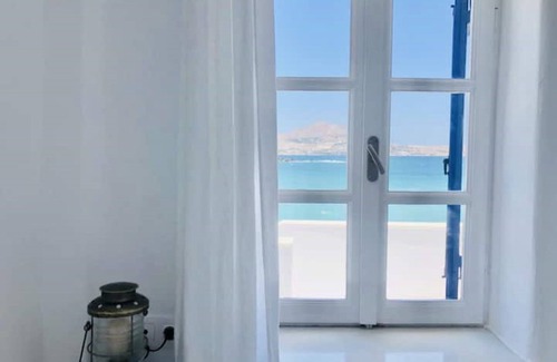 Naousa Apartment | Centrally located Naoussa seafront studio Casa Medusa with amazing view!