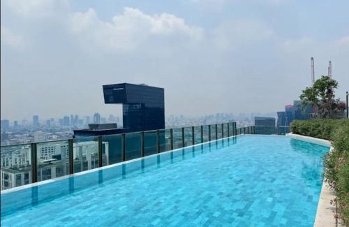 Rama 9 Apartment | City Lights Retreat