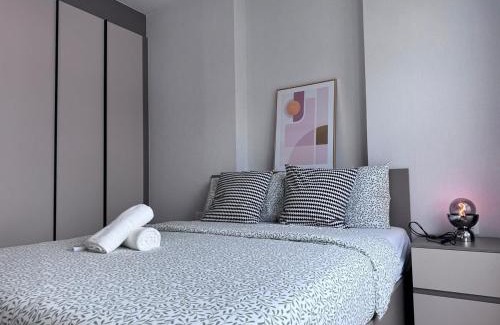 Rama 9 Apartment | City Lights Retreat