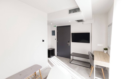 Larissa House | Comfort City Suites & Rooms